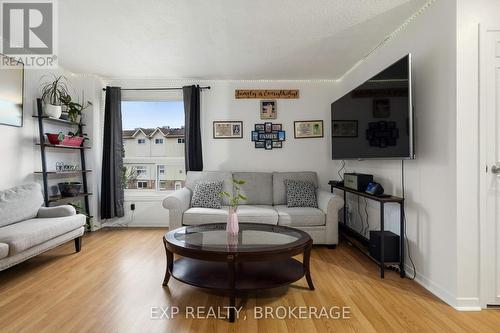 90 - 857 Datzell Lane S, Kingston (South Of Taylor-Kidd Blvd), ON - Indoor Photo Showing Living Room