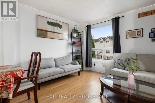 90 - 857 Datzell Lane S, Kingston (South Of Taylor-Kidd Blvd), ON - Indoor Photo Showing Living Room