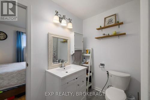 90 - 857 Datzell Lane S, Kingston (South Of Taylor-Kidd Blvd), ON - Indoor Photo Showing Bathroom