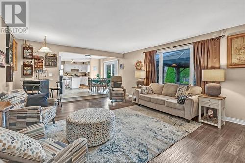 162 Martin, Lakeshore, ON - Indoor Photo Showing Living Room