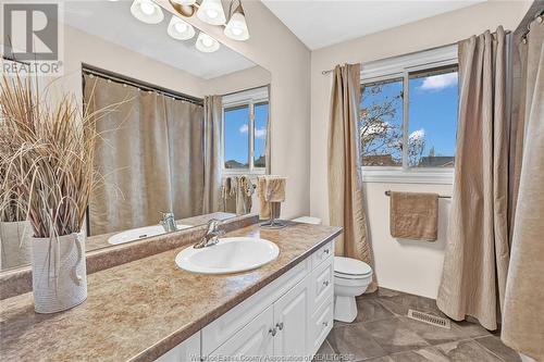 162 Martin, Lakeshore, ON - Indoor Photo Showing Bathroom