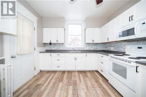 119/121/125 Bonnechere Street S, Renfrew, ON - Indoor Photo Showing Kitchen