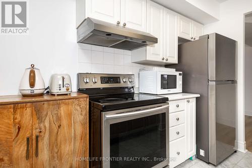 305 - 18 Hillcrest Avenue, Toronto, ON - Indoor Photo Showing Kitchen