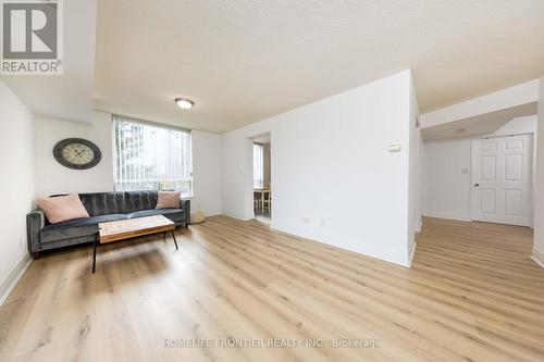 305 - 18 Hillcrest Avenue, Toronto, ON - Indoor Photo Showing Living Room