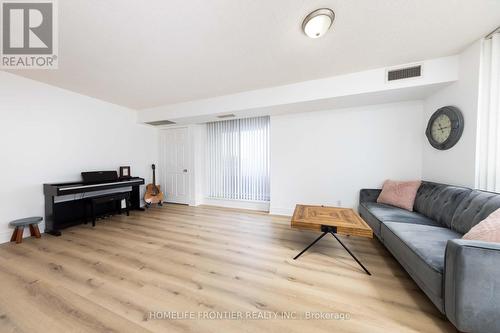 305 - 18 Hillcrest Avenue, Toronto, ON - Indoor Photo Showing Living Room