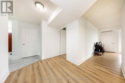 305 - 18 Hillcrest Avenue, Toronto, ON - Indoor Photo Showing Other Room