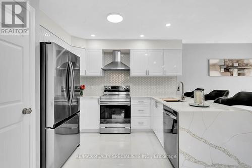 92 Pebblecreek Drive, Kitchener, ON - Indoor Photo Showing Kitchen With Upgraded Kitchen