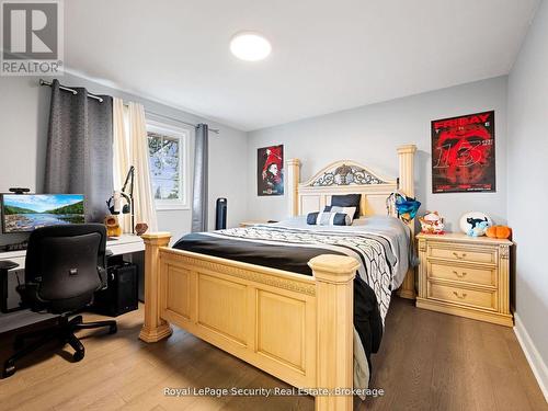 2 Maitland Avenue, Hamilton, ON - Indoor Photo Showing Bedroom