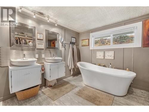 11514 Jubilee Road W, Summerland, BC - Indoor Photo Showing Bathroom