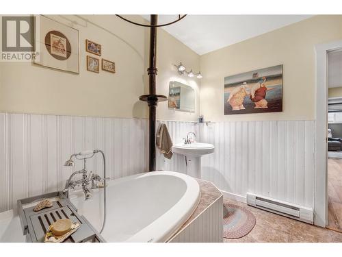 11514 Jubilee Road W, Summerland, BC - Indoor Photo Showing Bathroom