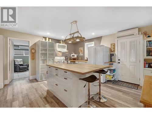 11514 Jubilee Road W, Summerland, BC - Indoor Photo Showing Kitchen