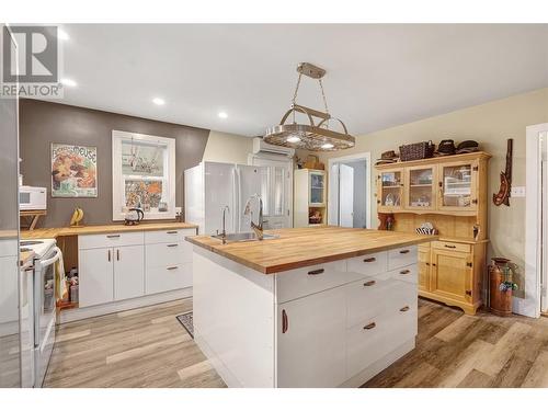 11514 Jubilee Road W, Summerland, BC - Indoor Photo Showing Kitchen