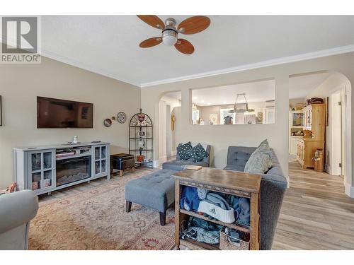 11514 Jubilee Road W, Summerland, BC - Indoor Photo Showing Living Room