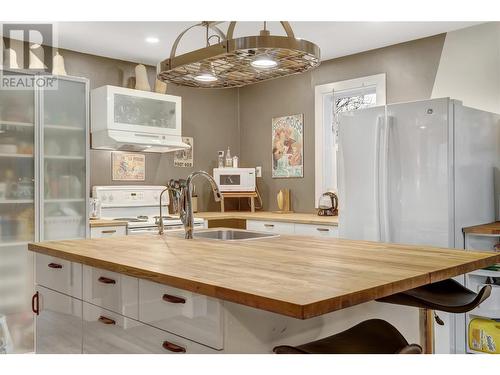 11514 Jubilee Road W, Summerland, BC - Indoor Photo Showing Kitchen