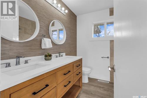 2617 Cumberland Avenue S, Saskatoon, SK - Indoor Photo Showing Bathroom