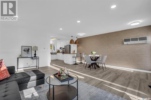 2617 Cumberland Avenue S, Saskatoon, SK - Indoor Photo Showing Living Room