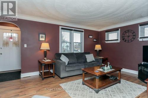 152 Hughes Street, St. Thomas, ON - Indoor Photo Showing Living Room