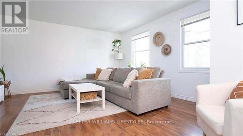 1333 Victoria Drive, London, ON - Indoor Photo Showing Living Room