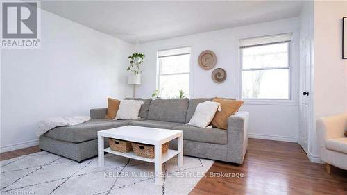 1333 Victoria Drive, London, ON - Indoor Photo Showing Living Room