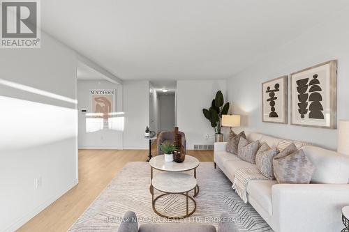 192 Dorchester Boulevard, St. Catharines (444 - Carlton/Bunting), ON - Indoor Photo Showing Living Room