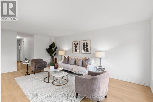 192 Dorchester Boulevard, St. Catharines (444 - Carlton/Bunting), ON - Indoor Photo Showing Living Room