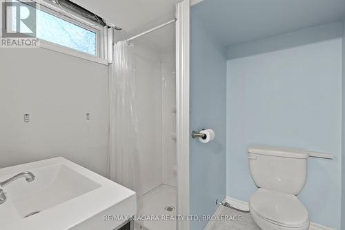 192 Dorchester Boulevard, St. Catharines (444 - Carlton/Bunting), ON - Indoor Photo Showing Bathroom