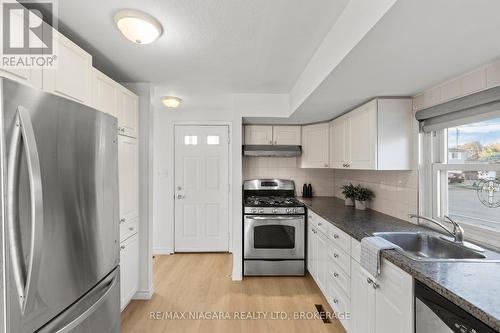 192 Dorchester Boulevard, St. Catharines (444 - Carlton/Bunting), ON - Indoor Photo Showing Kitchen