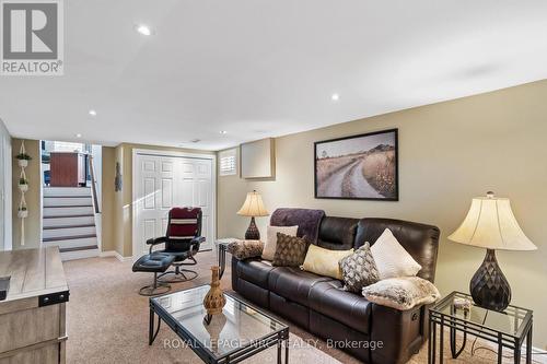 6921 Waters Avenue, Niagara Falls (217 - Arad/Fallsview), ON - Indoor Photo Showing Living Room