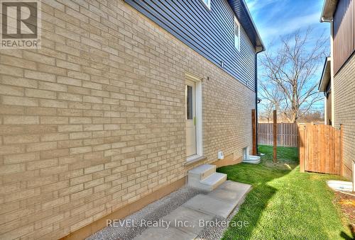 7363 Sherrilee Crescent, Niagara Falls (222 - Brown), ON - Outdoor With Exterior