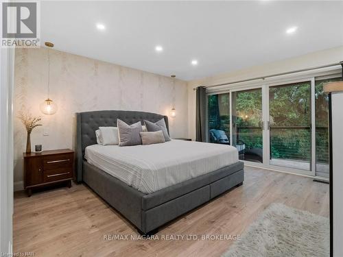 1647 Gregory Road, St. Catharines, ON - Indoor Photo Showing Bedroom