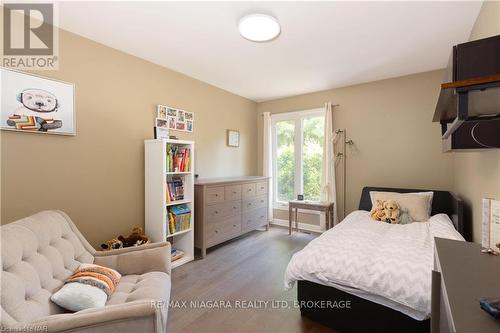 1647 Gregory Road, St. Catharines, ON - Indoor Photo Showing Bedroom