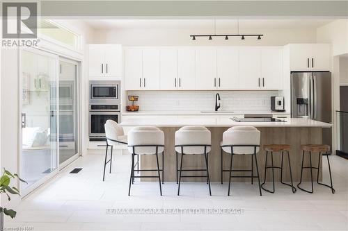 1647 Gregory Road, St. Catharines, ON - Indoor Photo Showing Kitchen With Stainless Steel Kitchen