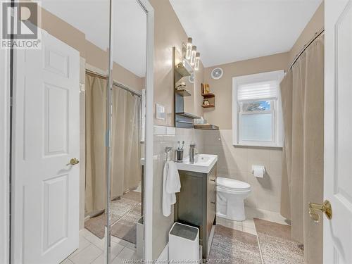 976 Grand Marais Road West, Windsor, ON - Indoor Photo Showing Bathroom