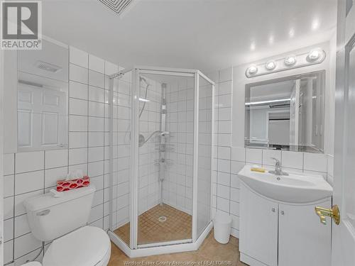 976 Grand Marais Road West, Windsor, ON - Indoor Photo Showing Bathroom