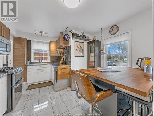 976 Grand Marais Road West, Windsor, ON - Indoor Photo Showing Kitchen