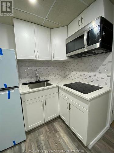 3243 Baby Street, Windsor, ON - Indoor Photo Showing Kitchen