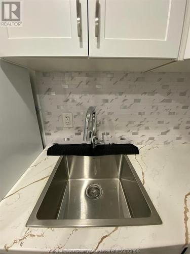 3243 Baby Street, Windsor, ON - Indoor Photo Showing Kitchen