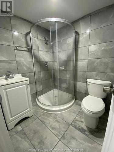 3243 Baby Street, Windsor, ON - Indoor Photo Showing Bathroom