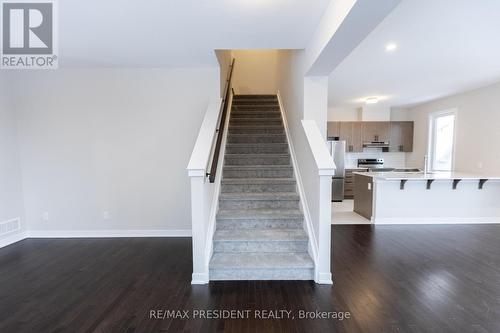 335 Falsetto Street, Ottawa, ON - Indoor Photo Showing Kitchen