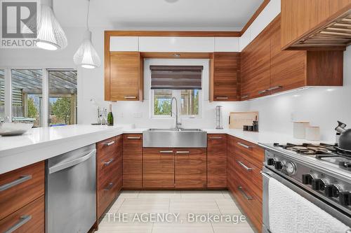 1157 Eagletrace Drive, London, ON - Indoor Photo Showing Kitchen With Double Sink With Upgraded Kitchen