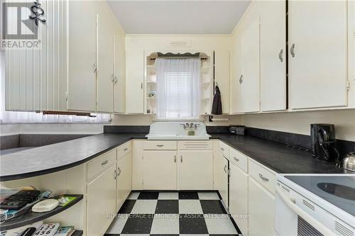 366 Isabella Street, Pembroke, ON - Indoor Photo Showing Kitchen