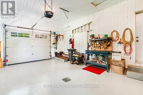 3363 Concession Rd 1 Road, Alfred And Plantagenet, ON - Indoor Photo Showing Garage