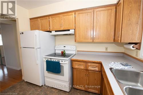 180 Miller Street, Wellington North (Mount Forest), ON - Indoor Photo Showing Kitchen