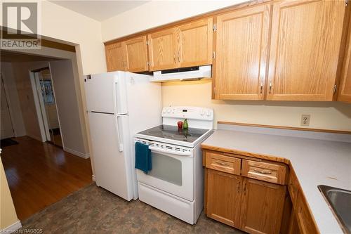 180 Miller Street, Mount Forest, ON - Indoor Photo Showing Kitchen