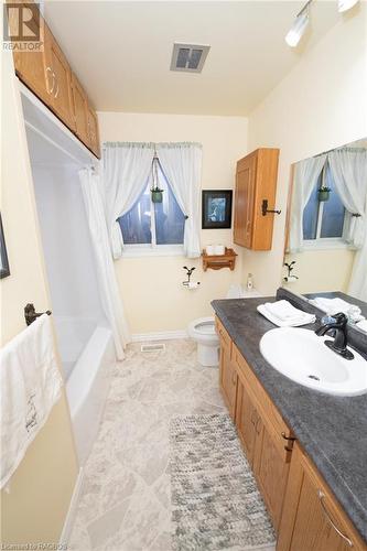 180 Miller Street, Mount Forest, ON - Indoor Photo Showing Bathroom