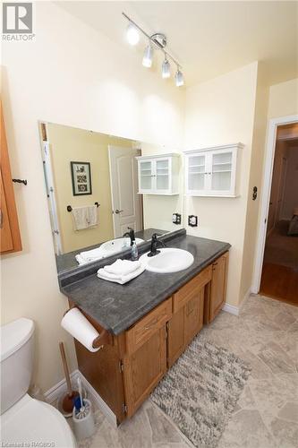 180 Miller Street, Mount Forest, ON - Indoor Photo Showing Bathroom