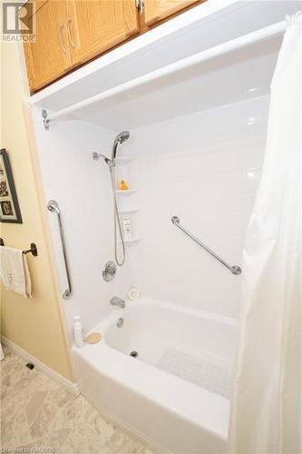 180 Miller Street, Mount Forest, ON - Indoor Photo Showing Bathroom