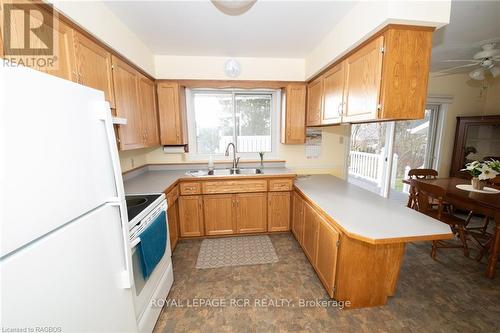 180 Miller Street, Wellington North (Mount Forest), ON - Indoor Photo Showing Kitchen With Double Sink