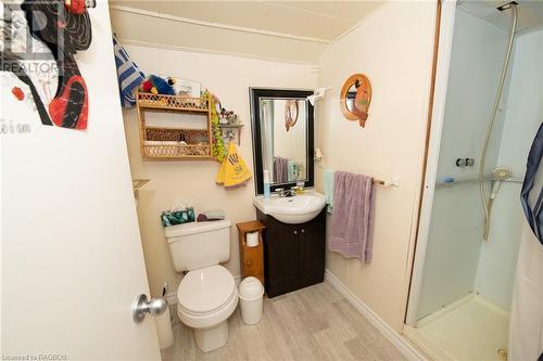 180 Miller Street, Mount Forest, ON - Indoor Photo Showing Bathroom