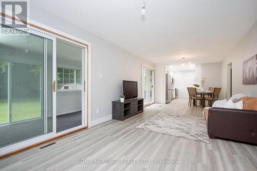 11450 Simcoe Street, Scugog, ON - Indoor Photo Showing Living Room